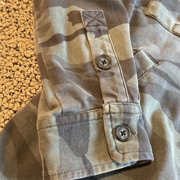 Splendid Green Camo Shaket Size XS in EUC - Picture 5 of 11